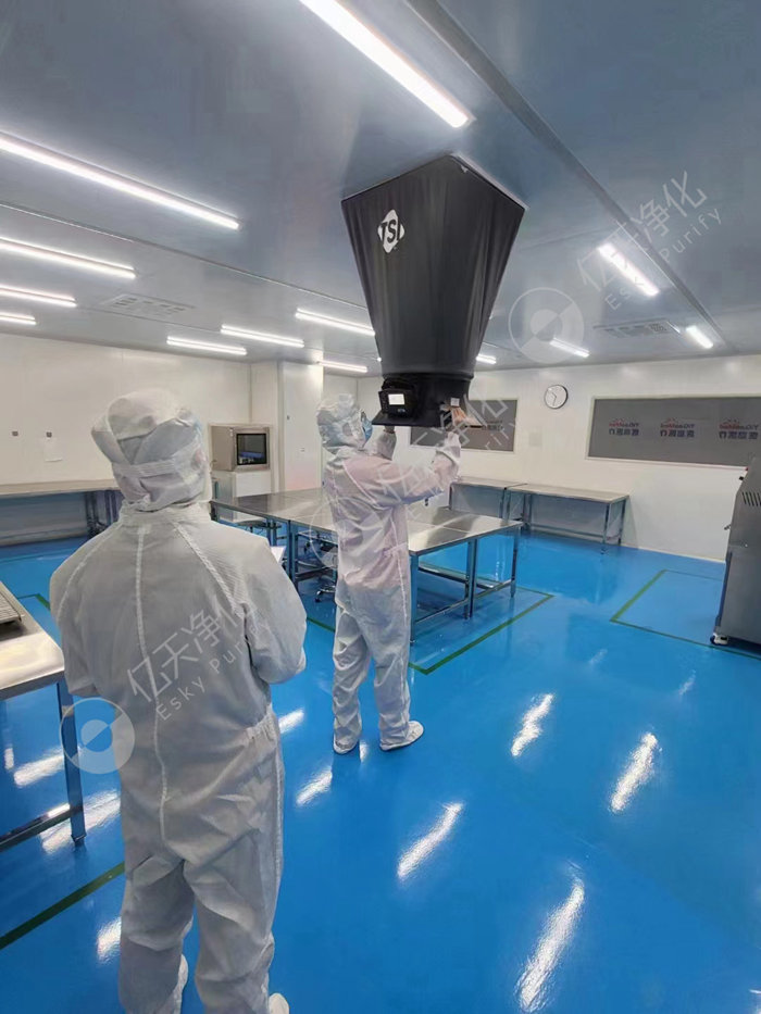 這款8380 數字式風量罩可測定流經各種風口 ( 散流器、百葉等 ) 的風量。體積輕巧，僅重 3.4Kg，便于攜帶使用。把風量罩安放在風口上，就可由數字顯示屏直接讀出進風或排風量。8380 也可單機工作，或支持多種熱式風速探頭提供多種測量功能，并提供數據存儲和處理功能(數據點多達26,500采樣點，帶時標 )。&nbsp;