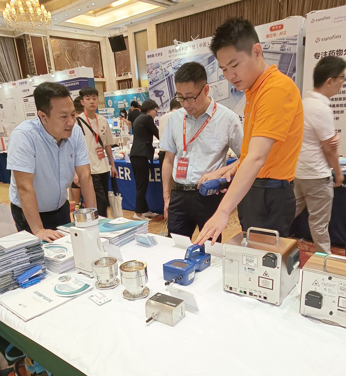 第十四屆藥品質量安全大會首日盛況直擊,億天凈化精彩亮相!